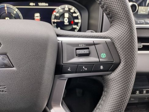 New 2025 Mitsubishi Outlander SE image 31