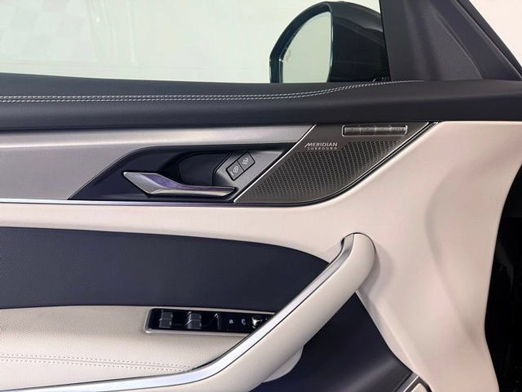 Certified 2026 Jaguar F-PACE R-Dynamic S AWD/4WD image 21