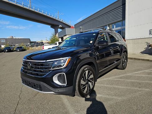 Used 2024 Volkswagen Atlas SEL AWD/4WD image 4