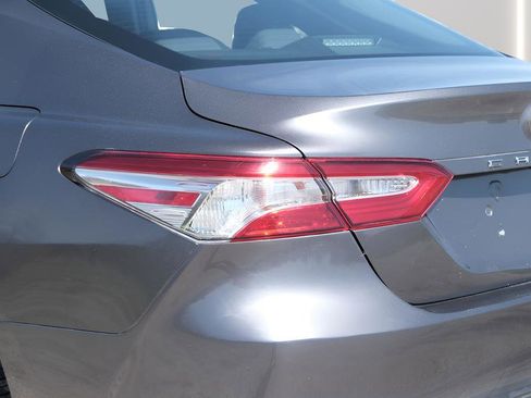 Used 2020 Toyota Camry LE image 27