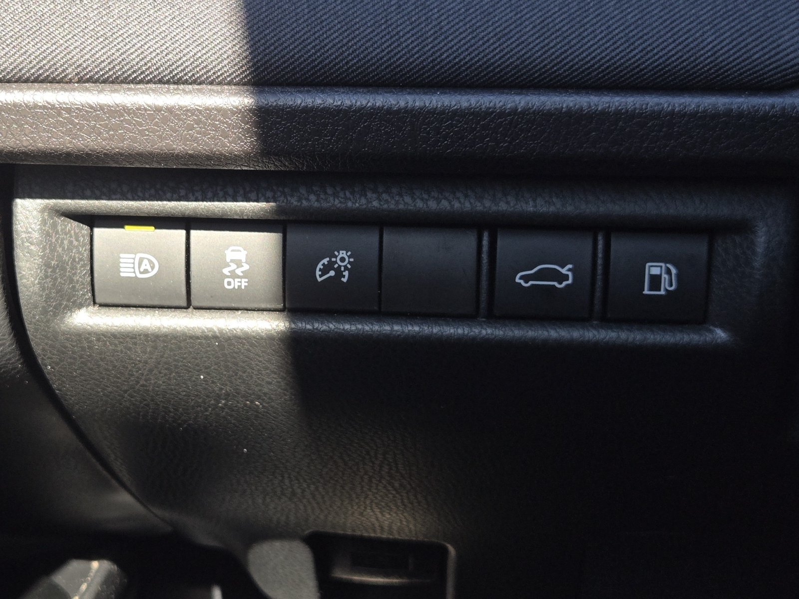 Used 2025 Toyota Camry LE FWD image 25