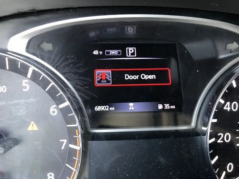 Used 2020 Nissan Pathfinder S image 16