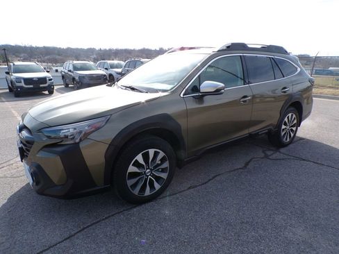 Used 2023 Subaru Outback Touring image 2