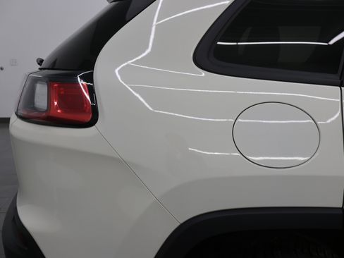 Used 2019 Jeep Cherokee Latitude Plus image 23