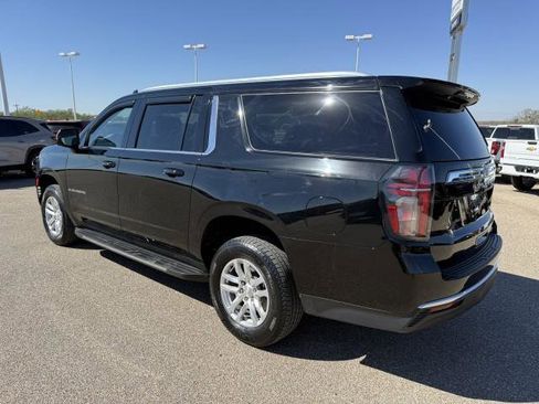 Used 2022 Chevrolet Suburban LT w/ Luxury Package image 6