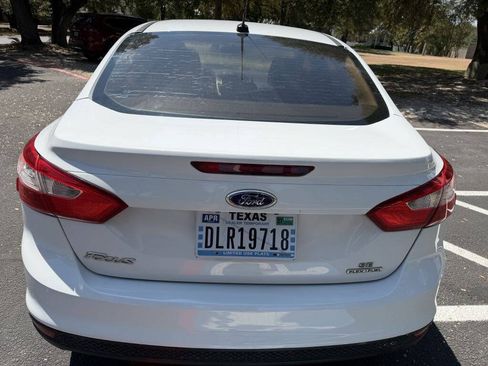 Used 2014 Ford Focus SE FWD image 4