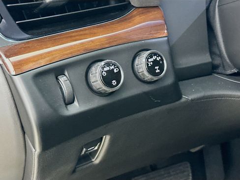Used 2019 Cadillac Escalade Premium Luxury image 11
