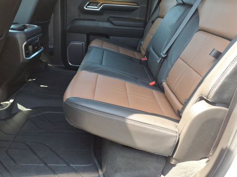 Certified 2023 Chevrolet Silverado 1500 High Country w/ High Country Premium Package AWD/4WD image 11