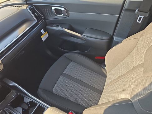 New 2026 Kia Sorento LX image 17