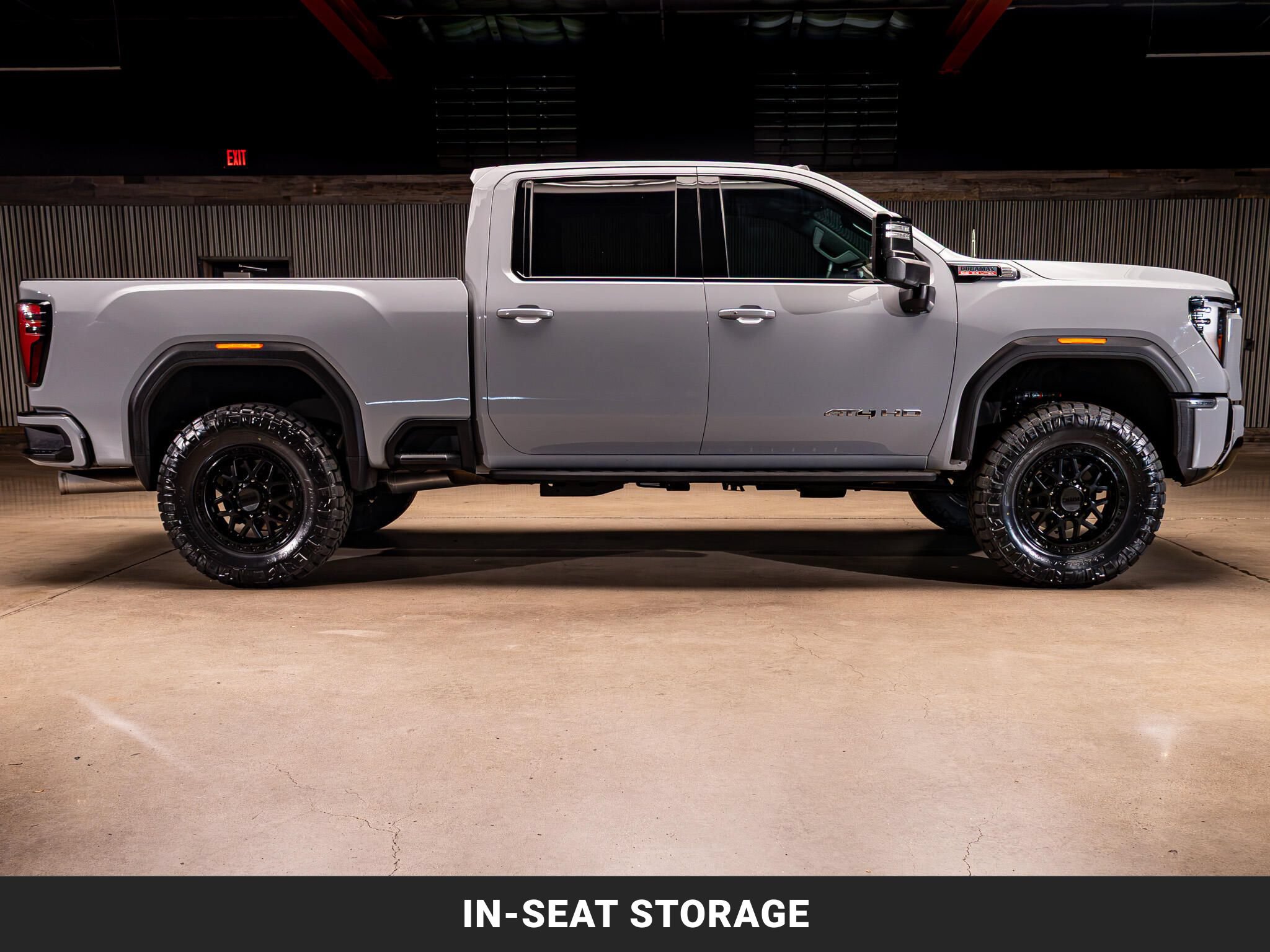 Used 2025 GMC Sierra 2500 AT4 w/ AT4 Premium Plus Package AWD/4WD image 11