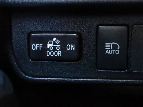 Used 2023 Toyota Tacoma SR5 RWD image 38