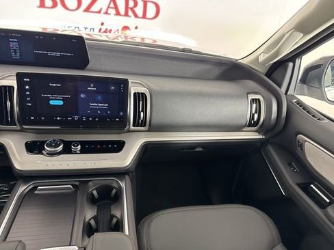 New 2025 Ford Expedition Active image 12