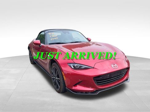 Used 2024 MAZDA MX-5 Miata Grand Touring w/ Appearance Package RWD image 3