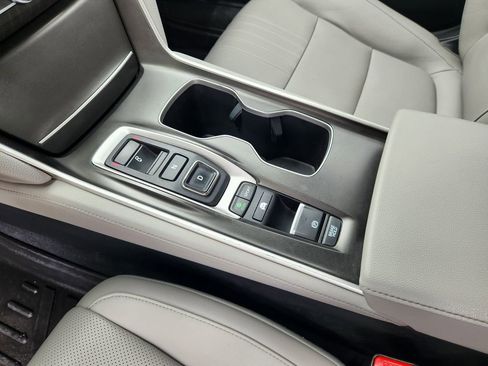 Used 2019 Honda Accord Touring image 18