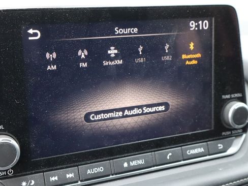 Used 2025 Nissan Rogue SV w/ SV Premium Package FWD image 9