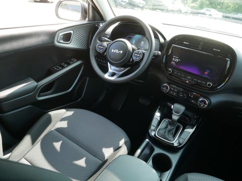 Certified 2024 Kia Soul S FWD image 9