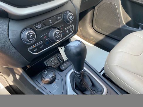 Used 2015 Jeep Cherokee Limited AWD/4WD image 23