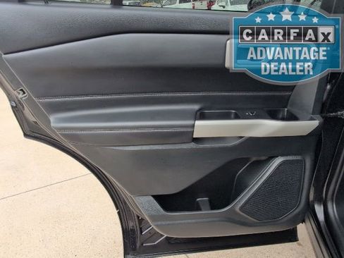 Used 2023 Ford Explorer XLT AWD/4WD image 9