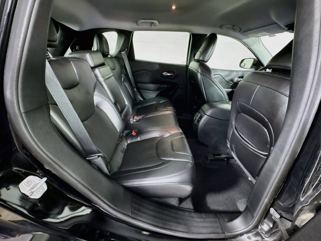 Used 2019 Jeep Cherokee Latitude Plus FWD image 34