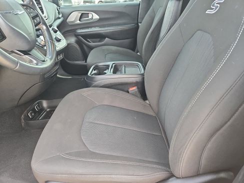 Used 2021 Chrysler Pacifica Touring w/ S Appearance Package FWD image 14