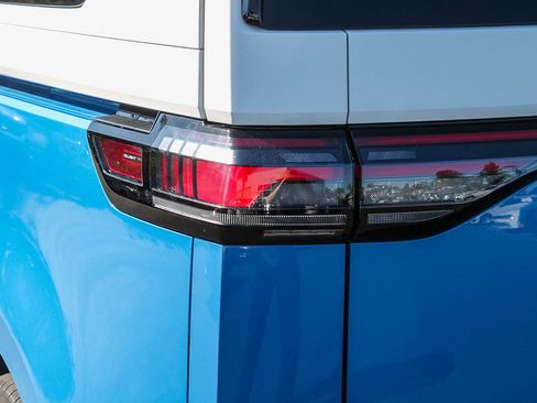 Used 2025 Volkswagen ID. Buzz 1st Edition image 9