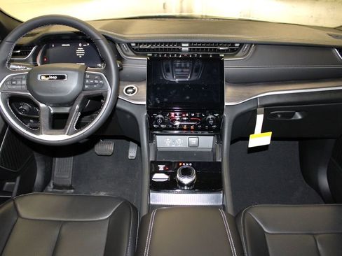 New 2025 Jeep Grand Cherokee Limited w/ Luxury Tech Group II image 9