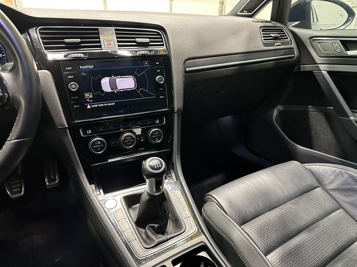Used 2018 Volkswagen Golf 4-Door AWD/4WD image 28