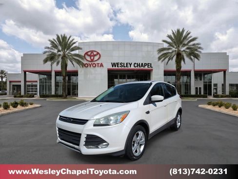 Used 2015 Ford Escape SE FWD image 1