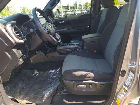 Used 2021 Toyota Tacoma TRD Off-Road AWD/4WD image 19