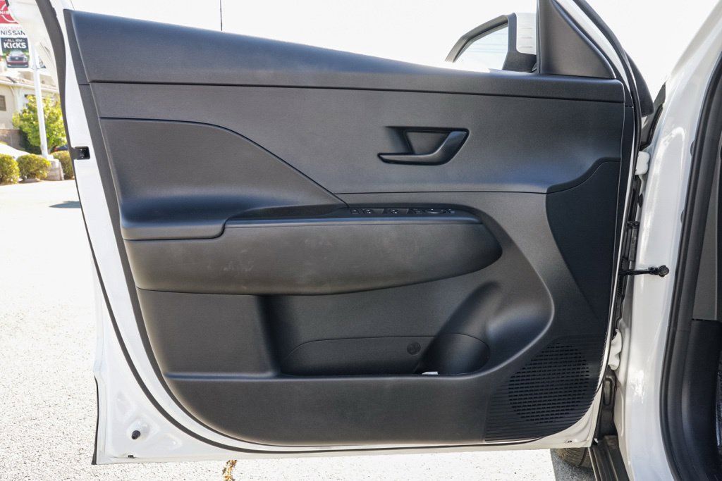 Used 2025 Hyundai Kona SEL FWD image 14