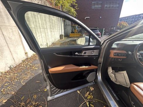 Used 2023 Lincoln Nautilus Black Label w/ Cargo Utility Package image 12