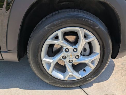 Used 2024 Chevrolet Trax LS w/ LS Convenience Package FWD image 9
