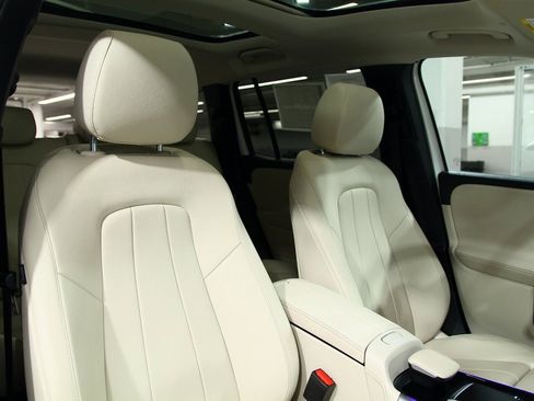 Used 2021 Mercedes-Benz GLB 250 4MATIC image 25