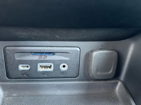 Used 2024 GMC Terrain SLT image 30