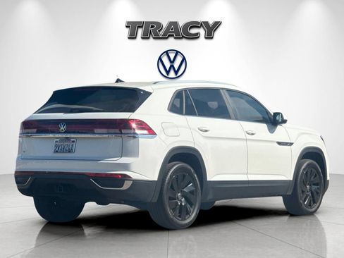Used 2025 Volkswagen Atlas Cross Sport SE FWD image 4