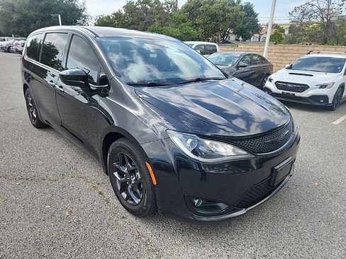 Used 2019 Chrysler Pacifica Touring Plus w/ Advanced Safetytec Group FWD image 7
