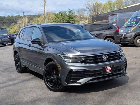 Used 2024 Volkswagen Tiguan SE R-Line image 1