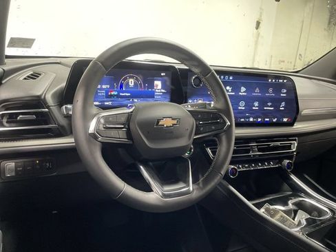 Used 2025 Chevrolet Traverse LT AWD/4WD image 14