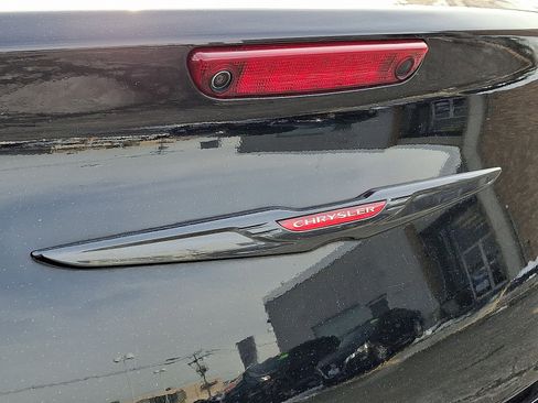 Certified 2023 Chrysler 300 S image 30