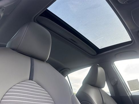 Used 2021 Toyota Camry SE image 15