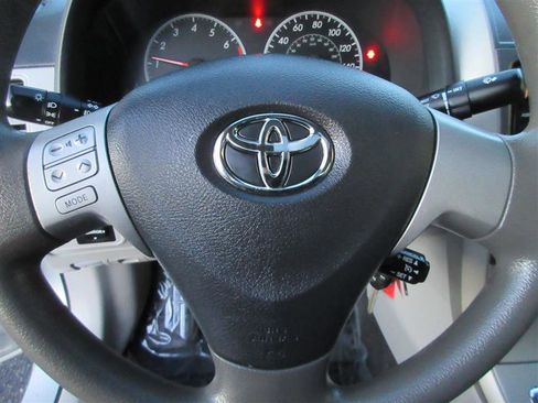 Used 2013 Toyota Corolla LE image 11