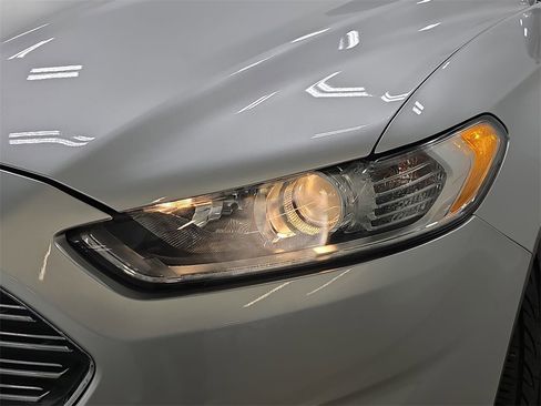 Used 2014 Ford Fusion SE w/ Equipment Group 202A image 30