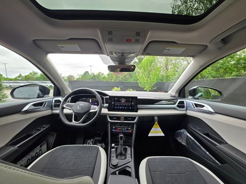 New 2026 Volkswagen Taos SE AWD/4WD image 15