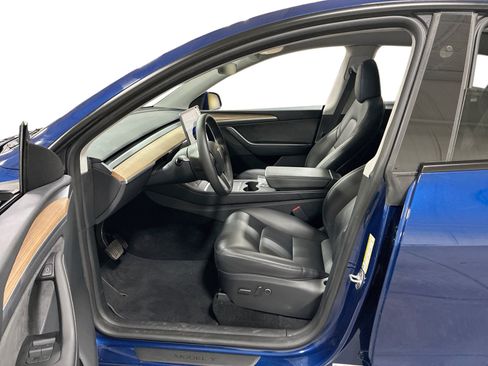 Certified 2023 Tesla Model Y Long Range AWD/4WD image 9