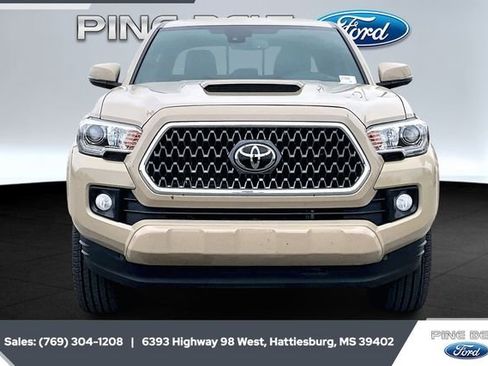 Used 2019 Toyota Tacoma TRD Sport w/ Technology Package image 3