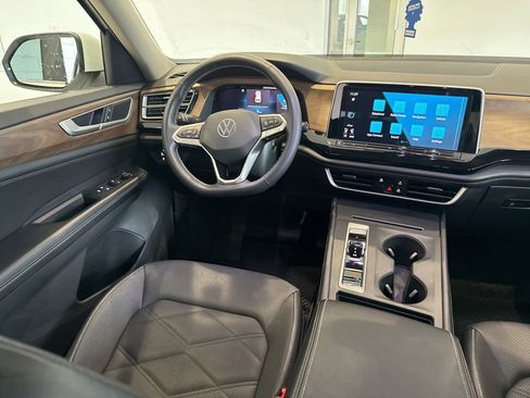 Used 2024 Volkswagen Atlas SE image 11