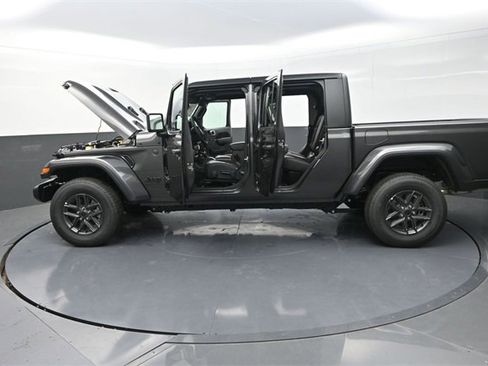 New 2025 Jeep Gladiator Sport image 28