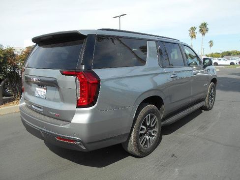 Used 2024 GMC Yukon XL AT4 w/ Technology Package AWD/4WD image 7