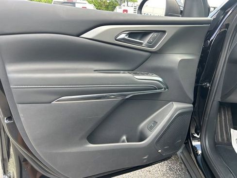 New 2026 Chevrolet Traverse LT w/ Midnight/Sport Edition FWD image 11