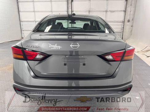 Used 2025 Nissan Altima 2.5 SV FWD image 8
